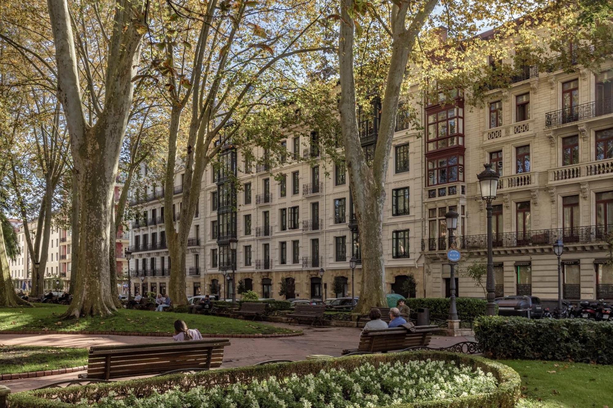 Batimont Suites & Apartments Bilbao Luaran gambar